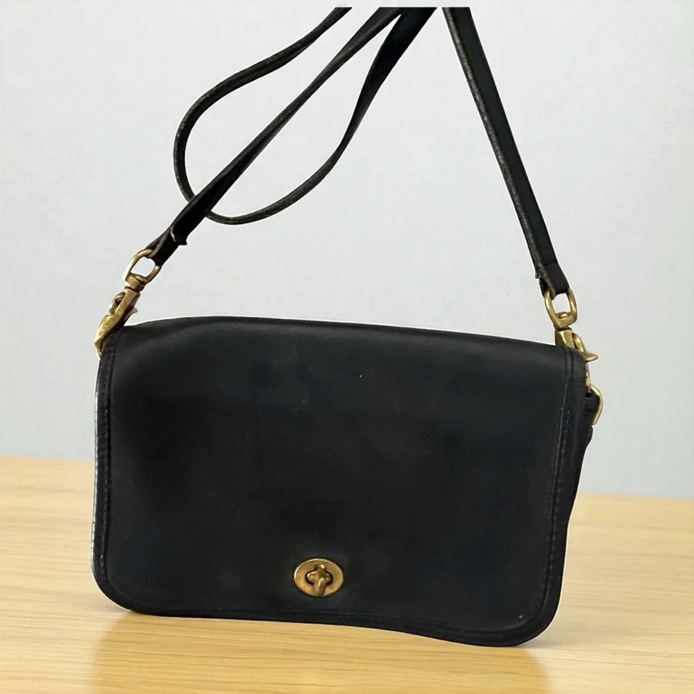 Coach Vintage Slim Turnlock Crossbody Black Leather Convertible Clutch‎